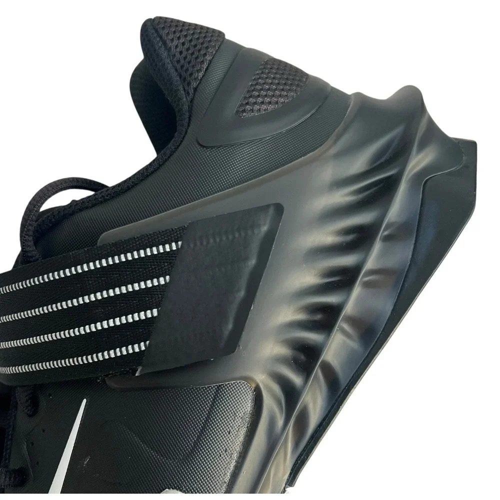 Nike savaleos black